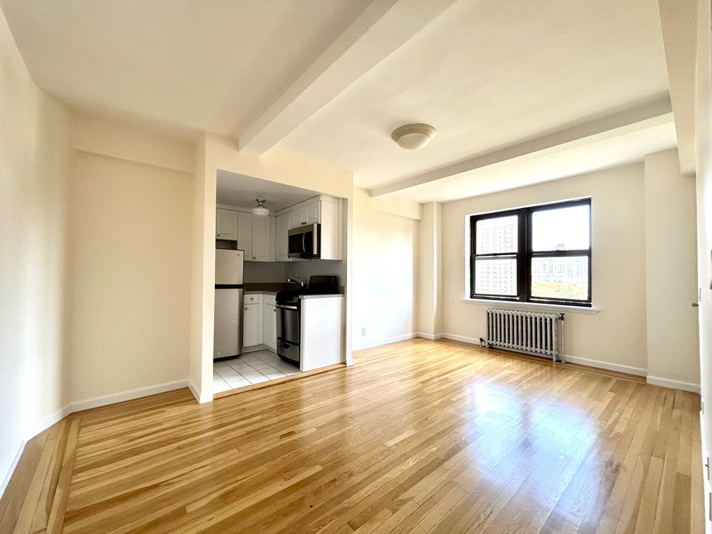 Amsterdam Ave & 102nd St - Photo 0