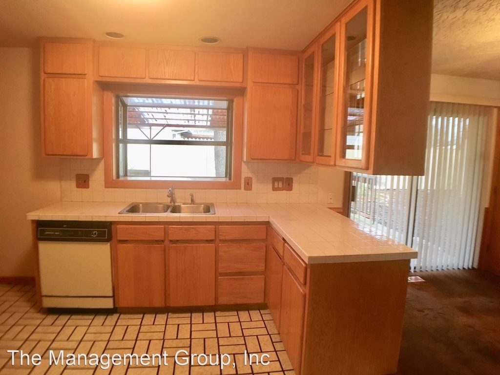 9400 St. Helens Avenue - Photo 8