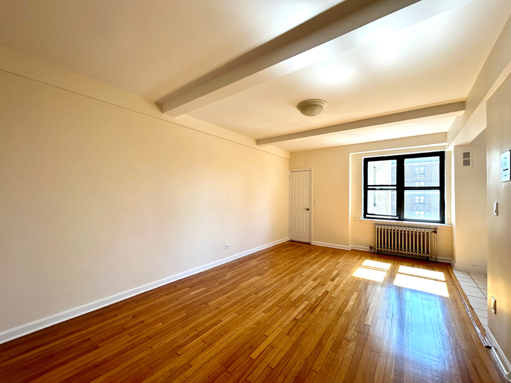 Amsterdam Ave & 102nd St - Photo 4