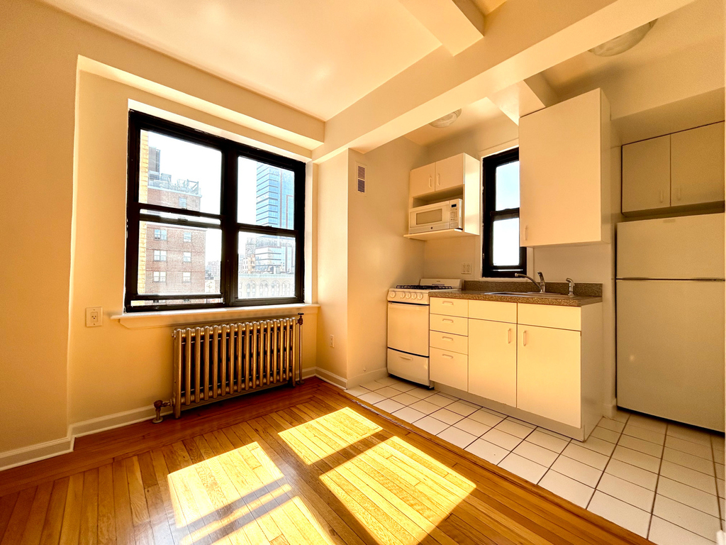 Amsterdam Ave & 102nd St - Photo 1