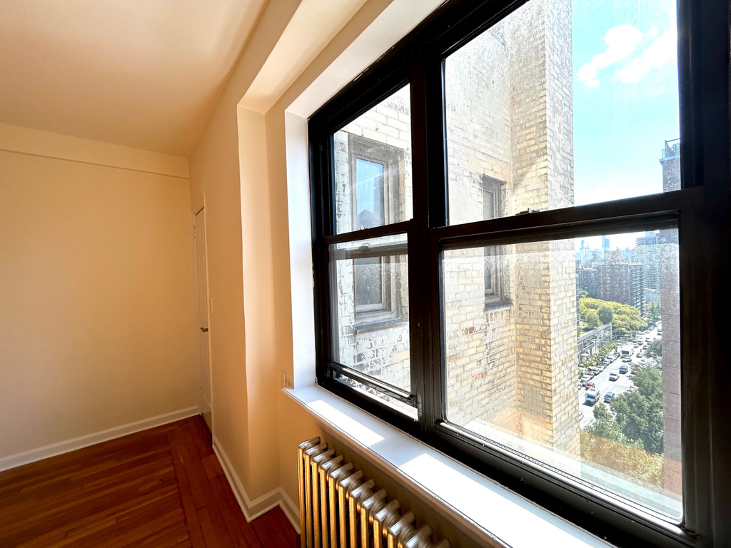 Amsterdam Ave & 102nd St - Photo 5