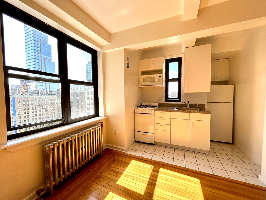 Amsterdam Ave & 102nd St - Photo 3