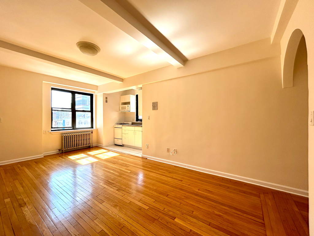 Amsterdam Ave & 102nd St - Photo 2