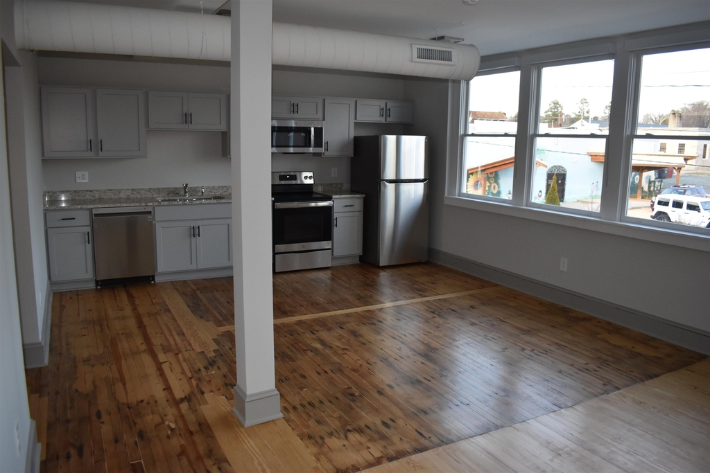 128 S Chatham Avenue - Photo 1