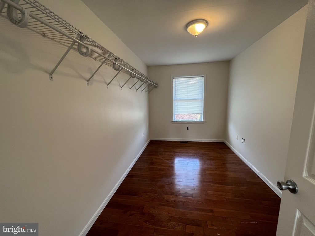 605 Locust Street - Photo 3