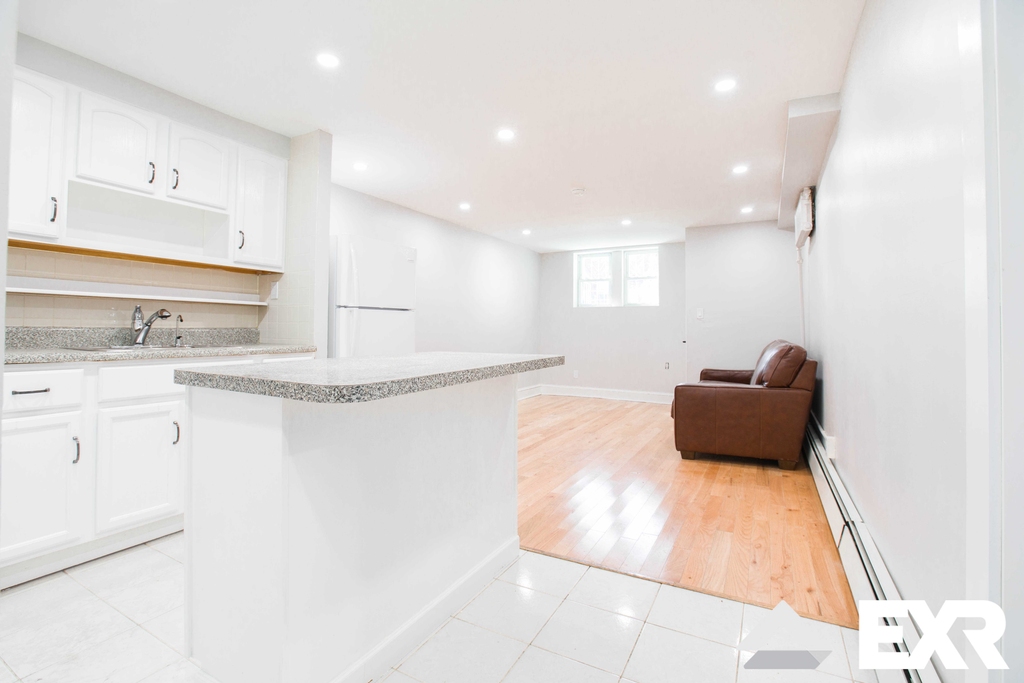 91 East 38th Street - Photo 0