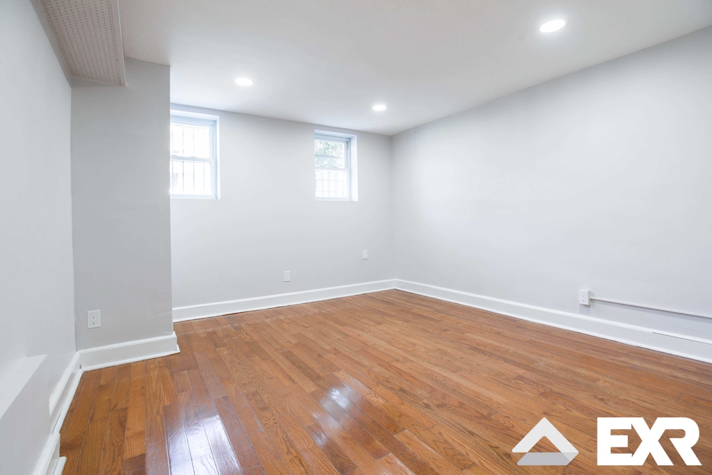 91 East 38th Street - Photo 2