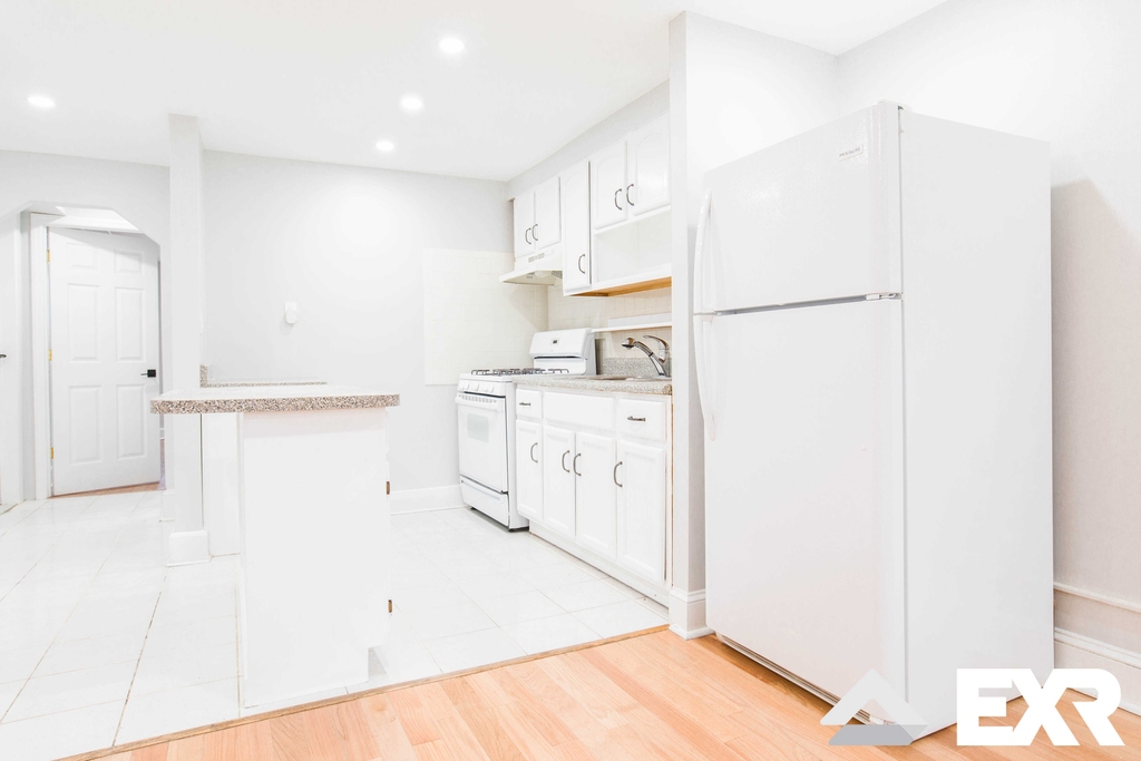 91 East 38th Street - Photo 1