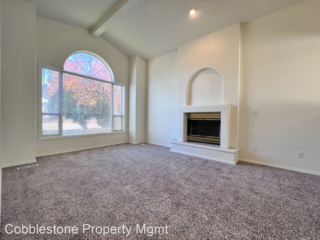 411 N Edgewood - Photo 2