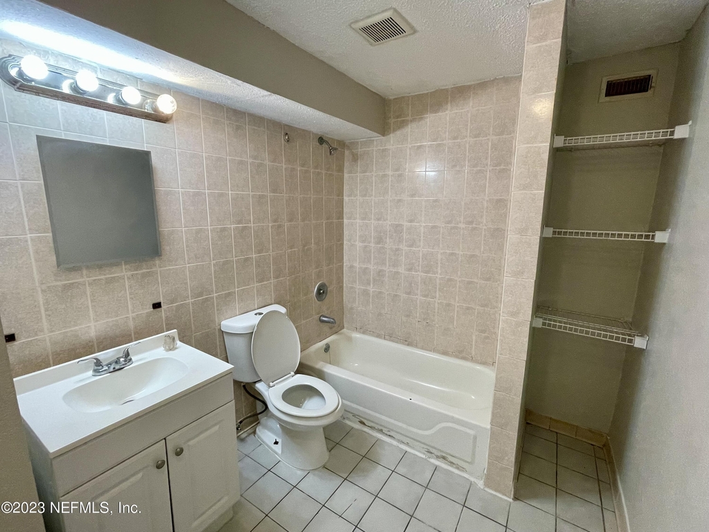 1738 Wright Avenue - Photo 4