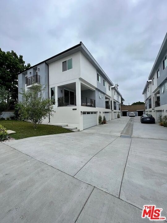 26107 Narbonne Ave - Photo 0