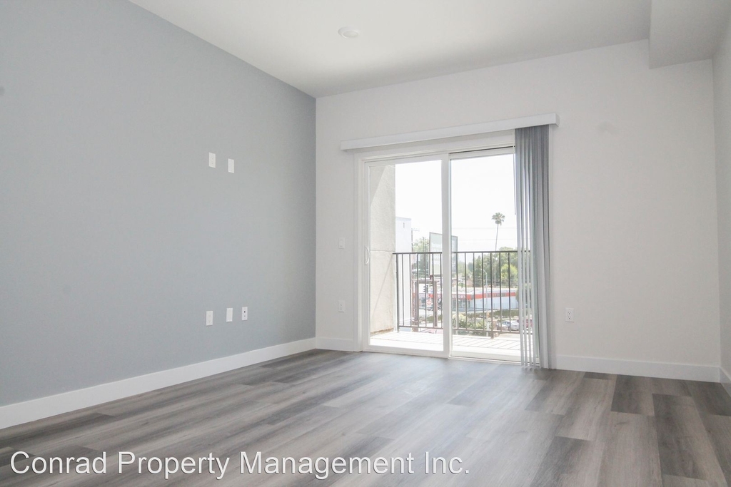 13713 Oxnard St. - Photo 6