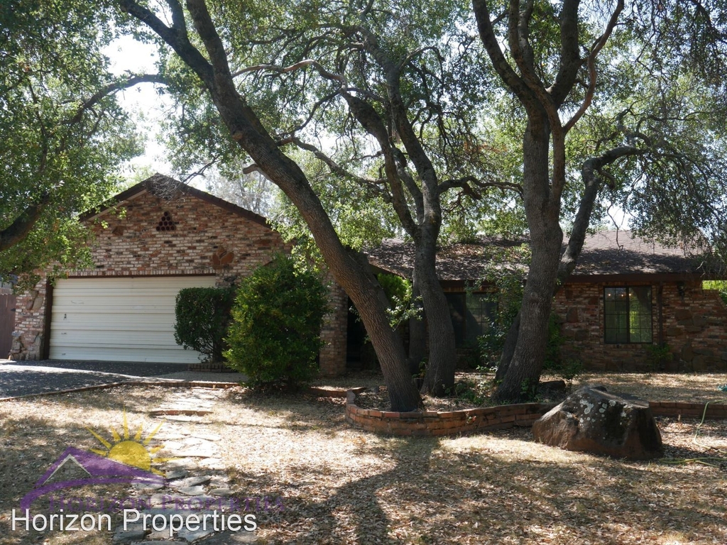 2566 Sterling Dr - Photo 0