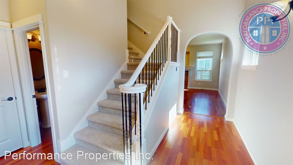 230 Ne Ironcreek Place - Photo 2