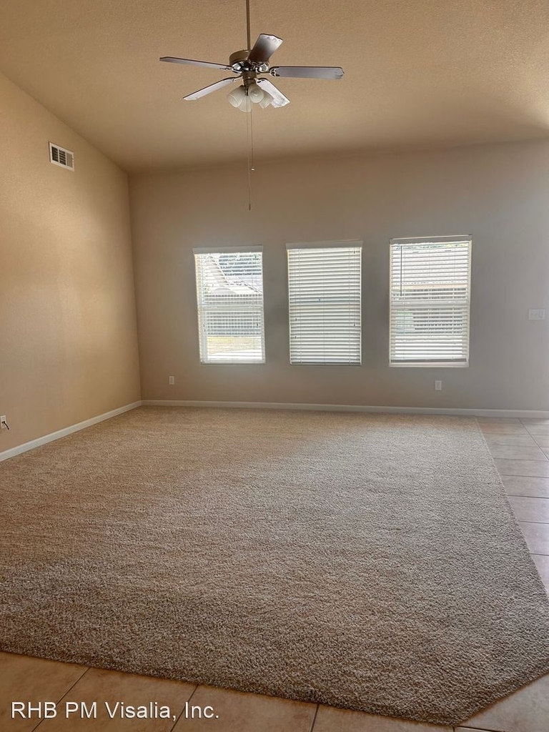 3223 W Oriole Ave - Photo 2