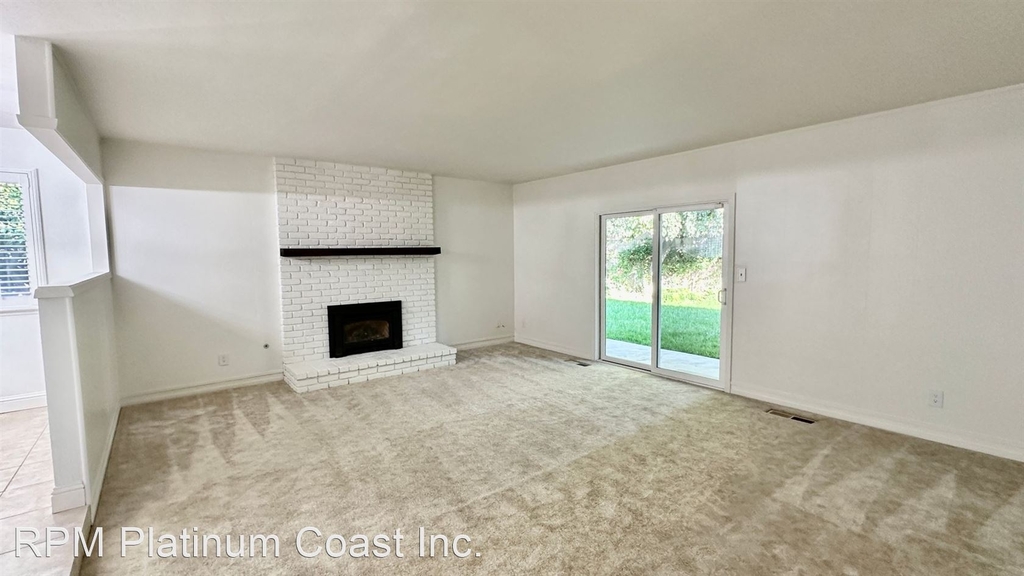 6744 N Winery Ave. - Photo 2