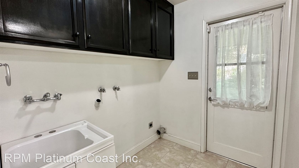 6744 N Winery Ave. - Photo 5