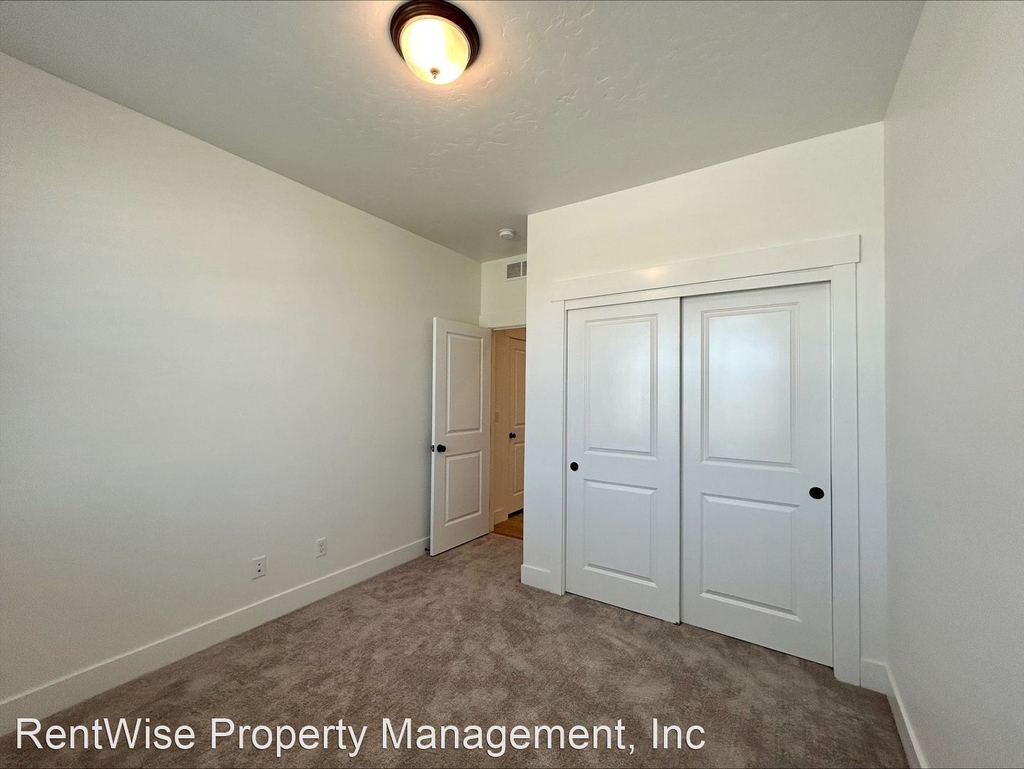 1540 N Kenora Ave - Photo 15