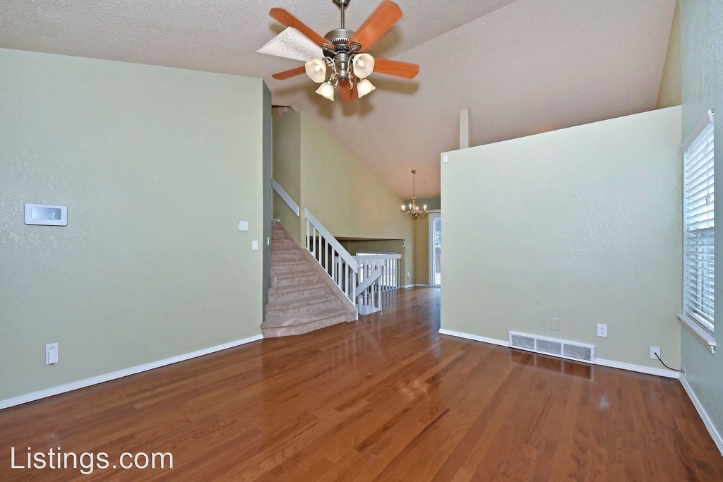 8225 Candon Dr - Photo 2