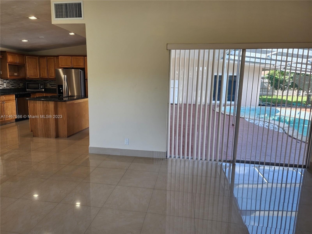 7031 Sw 16 St - Photo 18