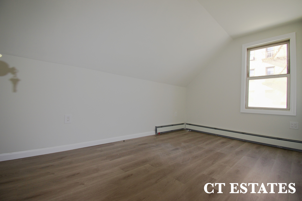 828 Brooklyn Avenue - Photo 8