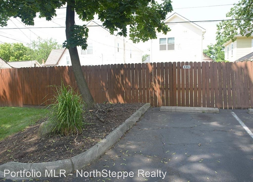 2351 Summit St - Photo 20