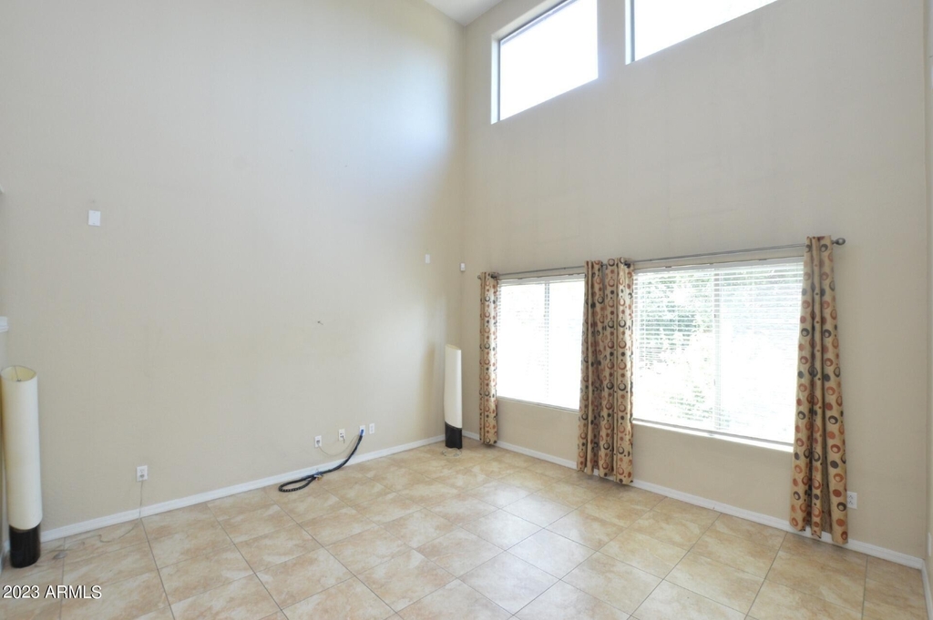 2209 W Marconi Avenue - Photo 6