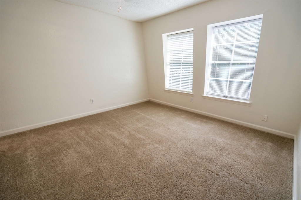 2020 Continental Avenue - Photo 16