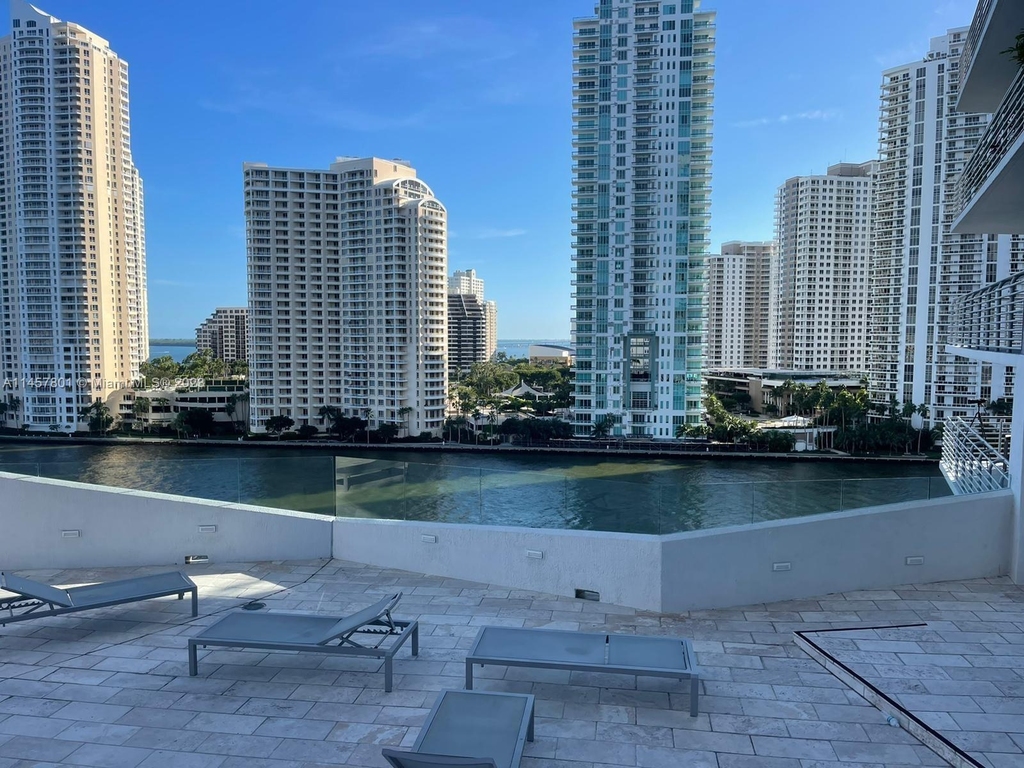 325 S Biscayne Blvd - Photo 0