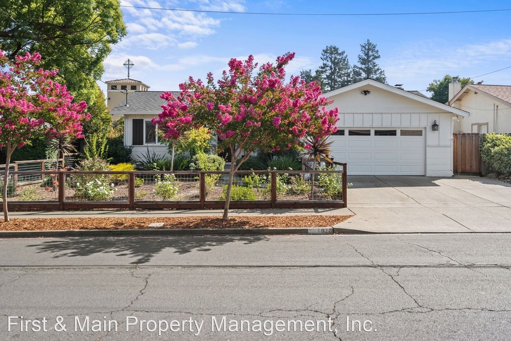 1871 Yellowstone Street - Photo 1