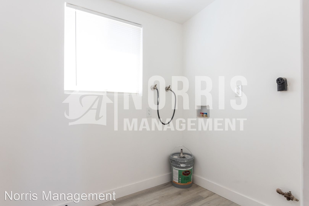 407 W 11th St - Photo 12