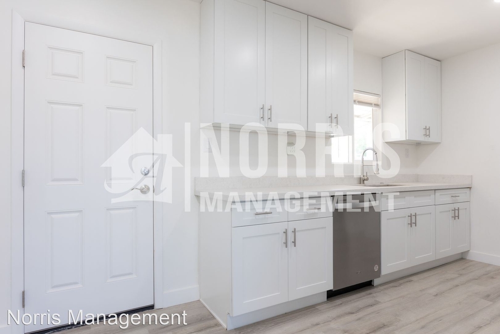 407 W 11th St - Photo 10