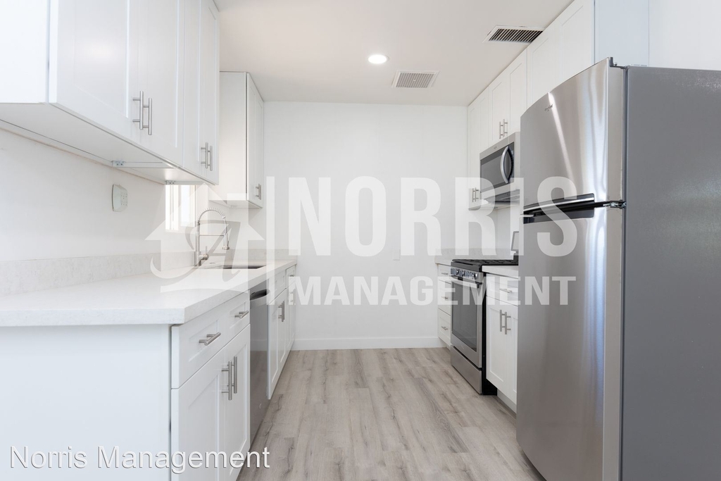 407 W 11th St - Photo 8