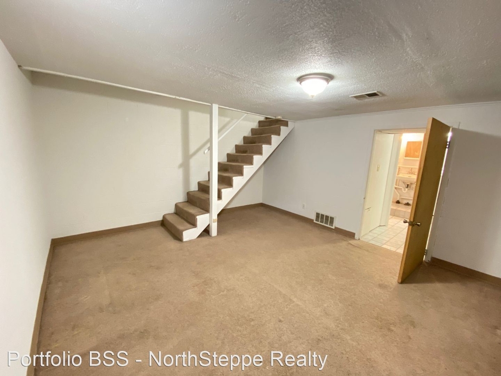 39 W 10th Ave - Photo 7