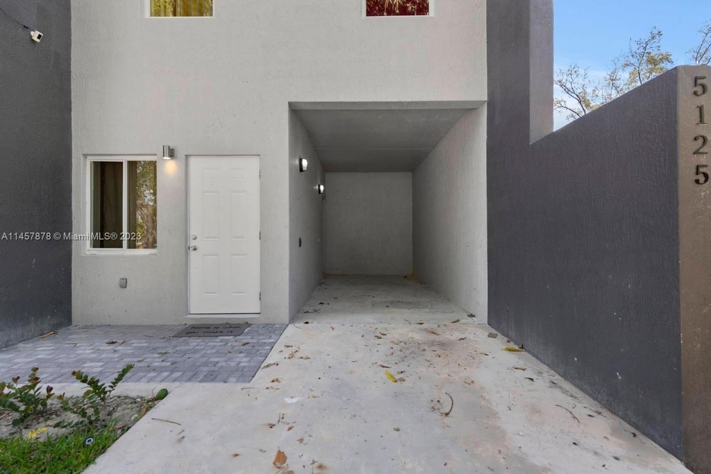 5125 Nw 5th Ave - Photo 3