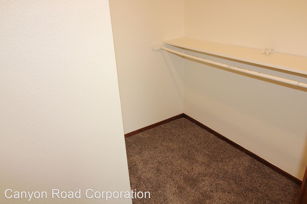 316 Falcon Ct - Photo 23