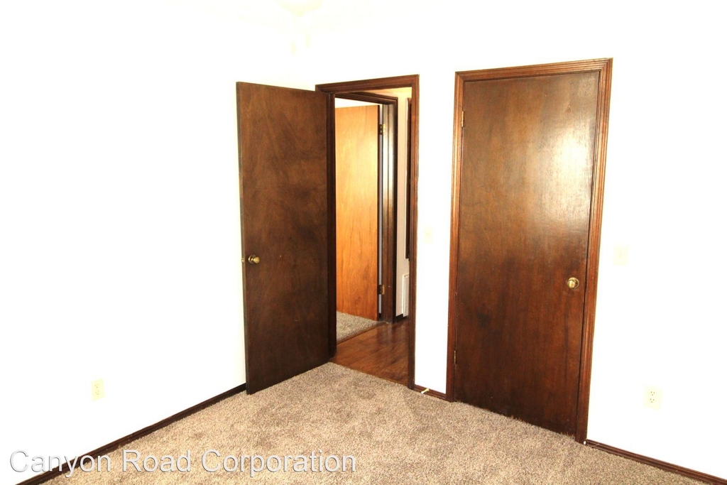 316 Falcon Ct - Photo 11