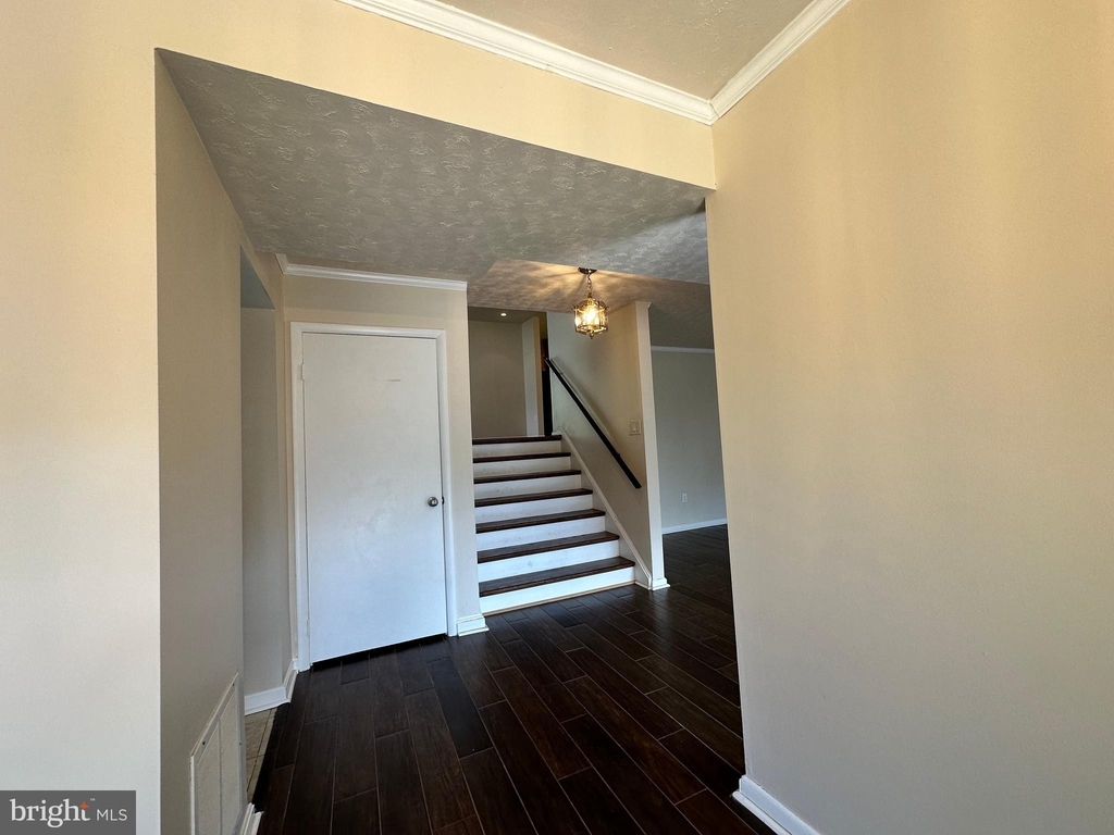 3119 Laurel Avenue - Photo 1