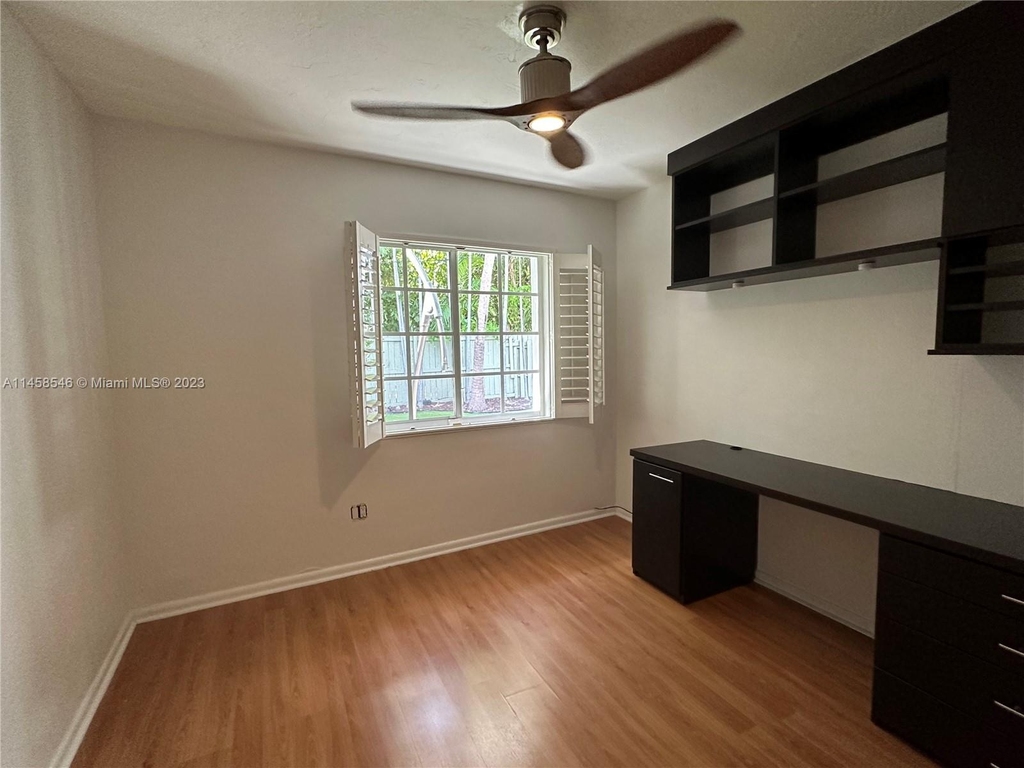 360 Harbor Ct - Photo 9