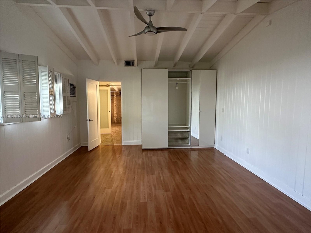 360 Harbor Ct - Photo 3