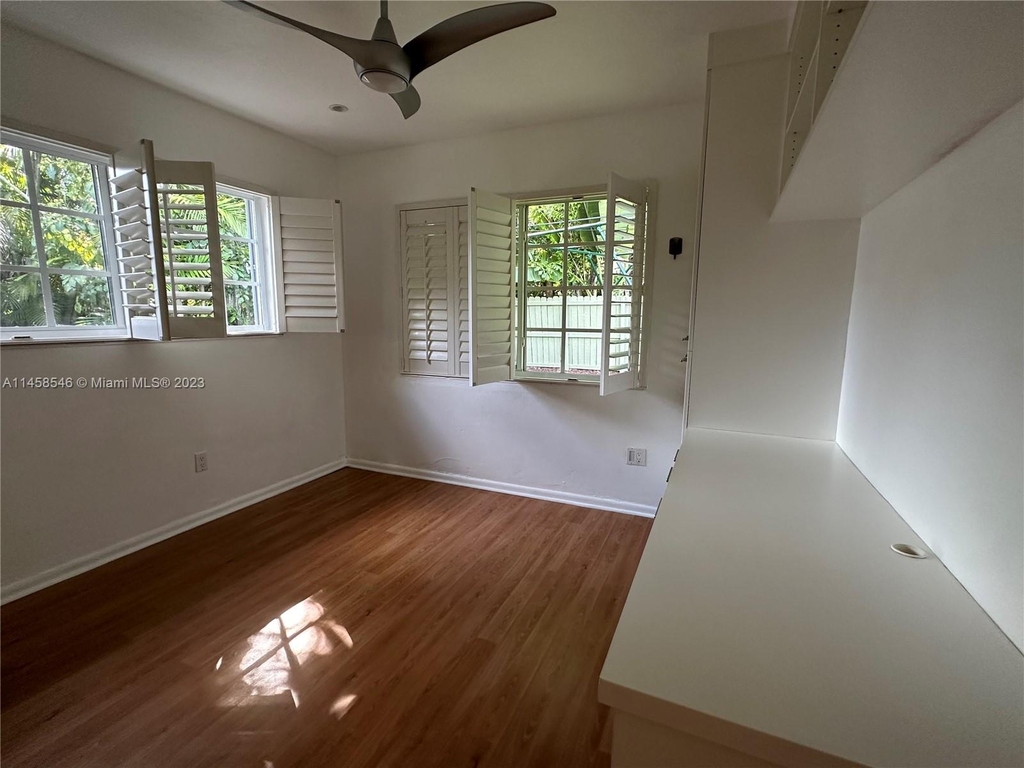 360 Harbor Ct - Photo 6