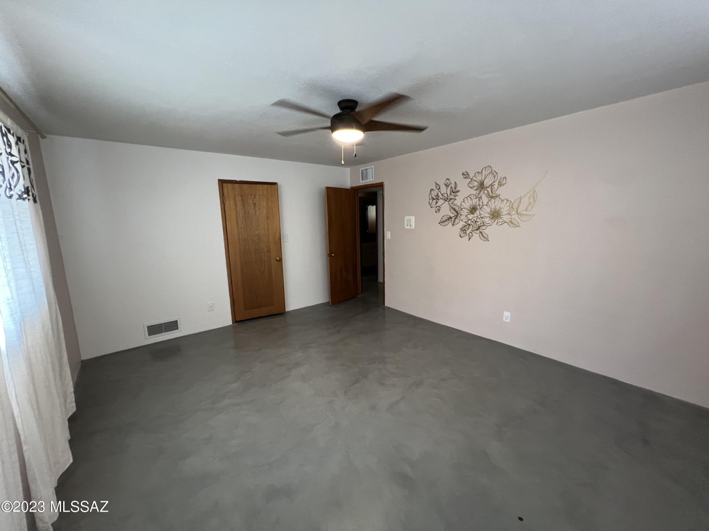 5936 E 4th Street - Photo 5