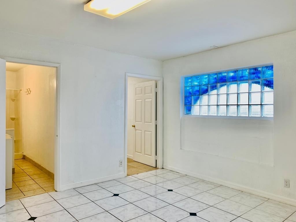 500 W Oakland Park Boulevard - Photo 2