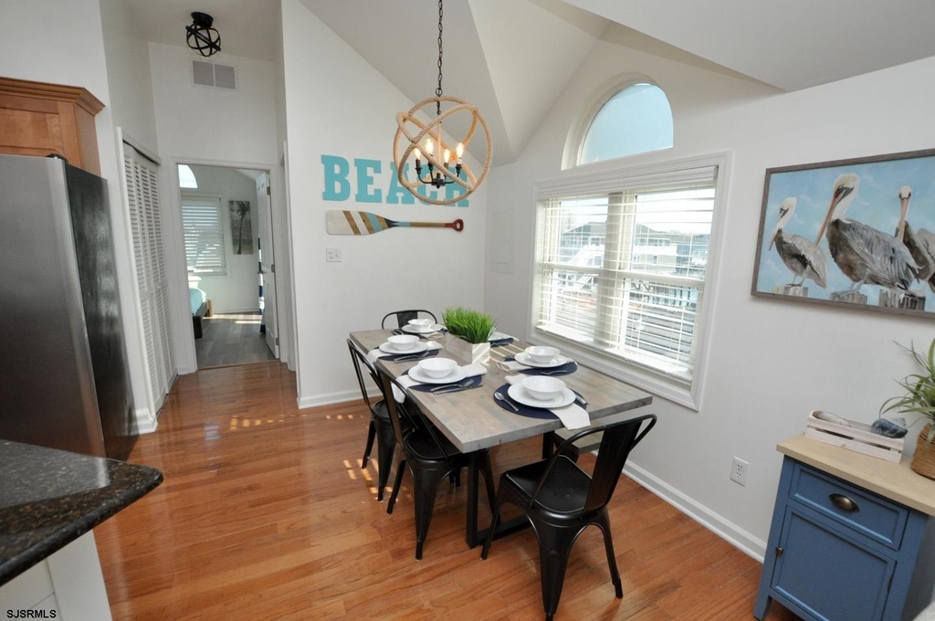 104 N Dudley Ave - Photo 3