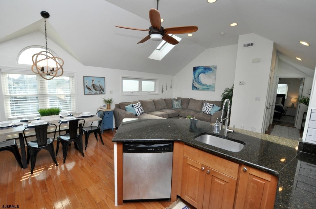 104 N Dudley Ave - Photo 4