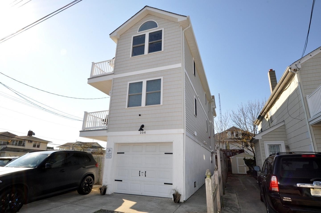 104 N Dudley Ave - Photo 0