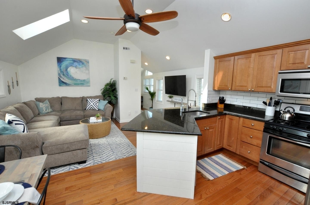 104 N Dudley Ave - Photo 1