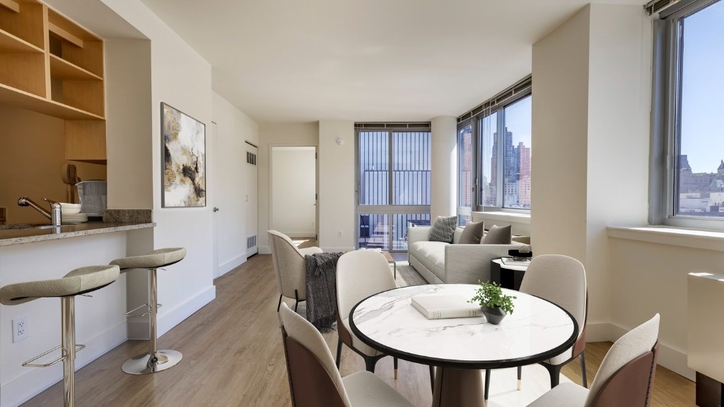 West 52nd Street - Photo 2