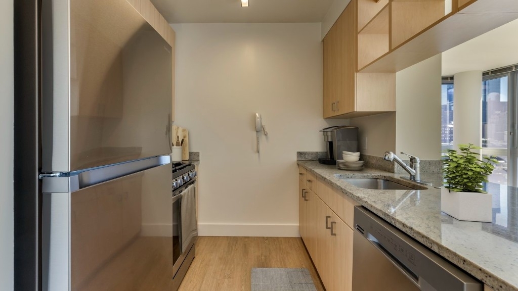 West 52nd Street - Photo 1