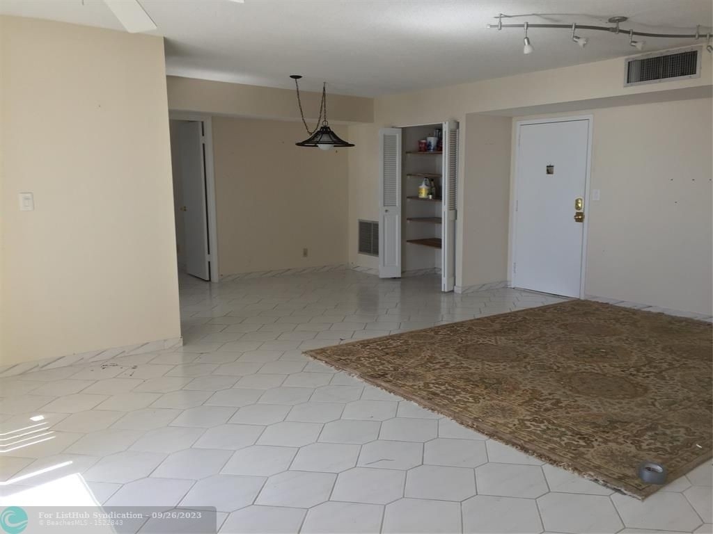 1237 S Hillsboro Mile - Photo 13